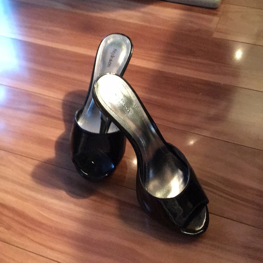 Shoes - Picture 2 of 4